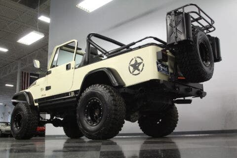 Jeep CJ-8 Scrambler 1982