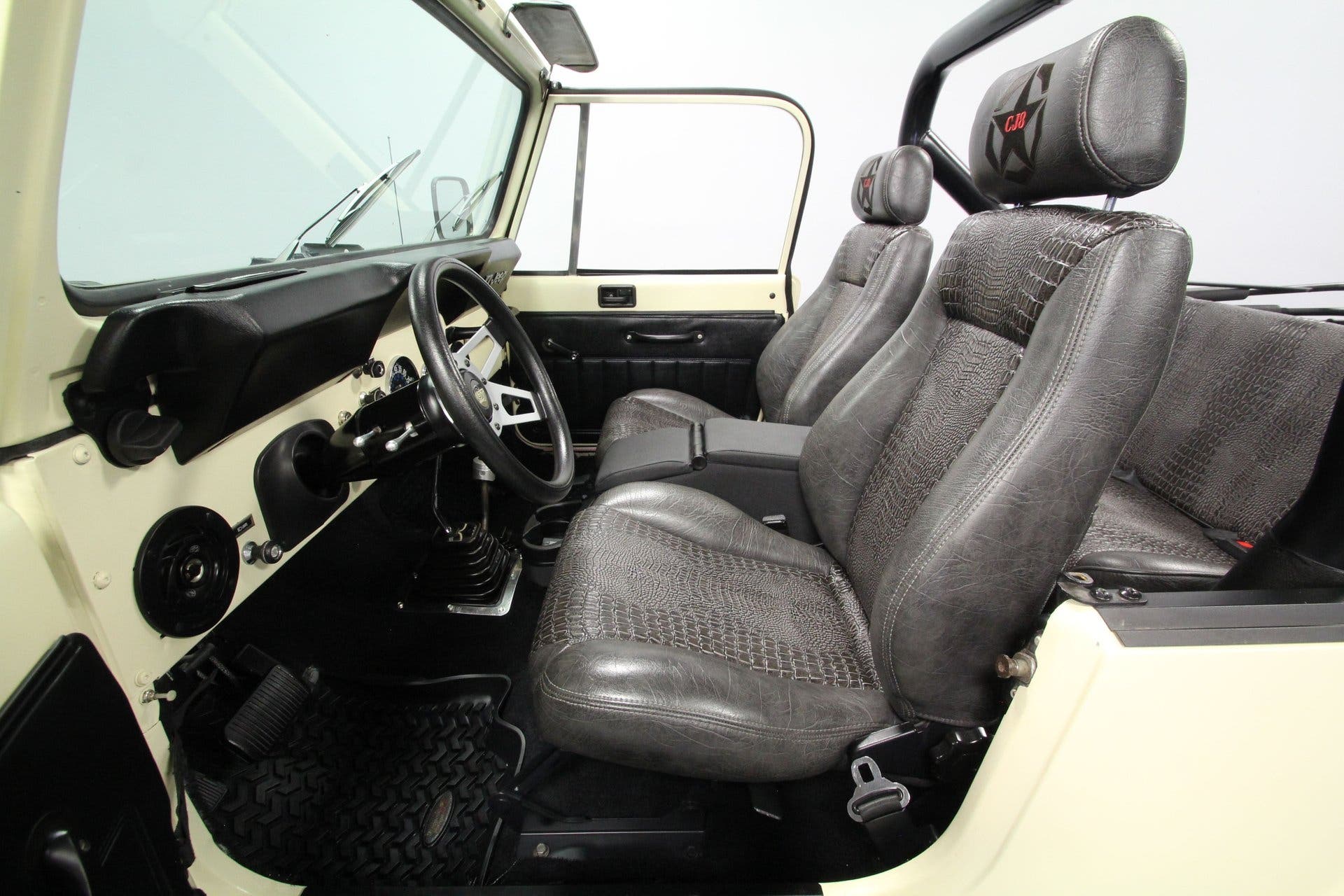 Jeep CJ-8 Scrambler 1982