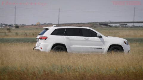 Jeep Grand Cherokee Trackhawk vs Lamborghini Urus drag race