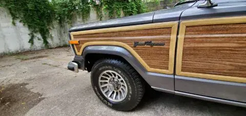 Jeep Grand Wagoneer 1988 asta