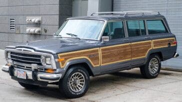 Jeep Grand Wagoneer 1988 asta
