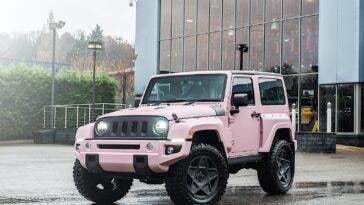 Jeep Wrangler rosa militare