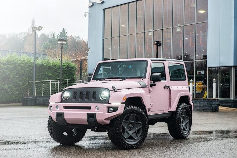 Jeep Wrangler rosa militare