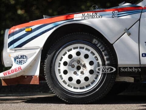 Lancia Delta S4 Rally livrea Martini asta