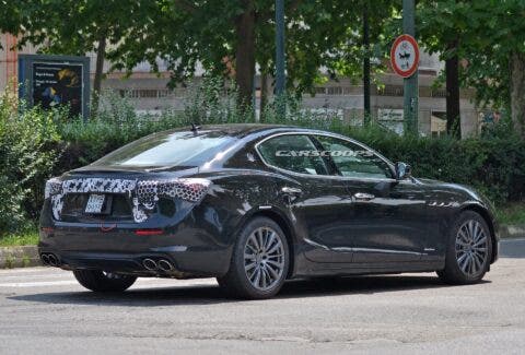 Maserati Ghibli nuovo restyling foto spia