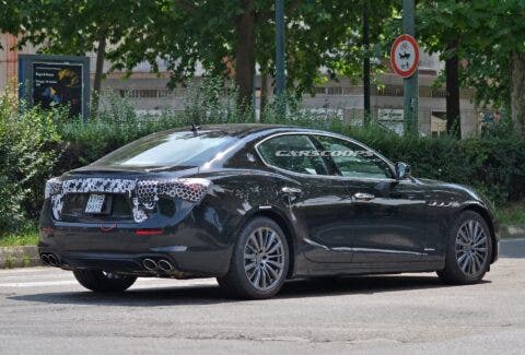 Maserati Ghibli nuovo restyling foto spia