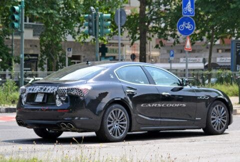 Maserati Ghibli nuovo restyling foto spia