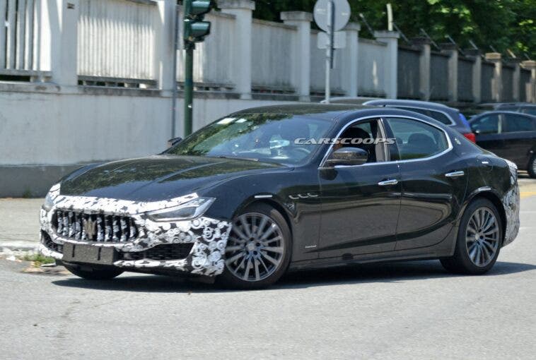 Maserati Ghibli nuovo restyling foto spia