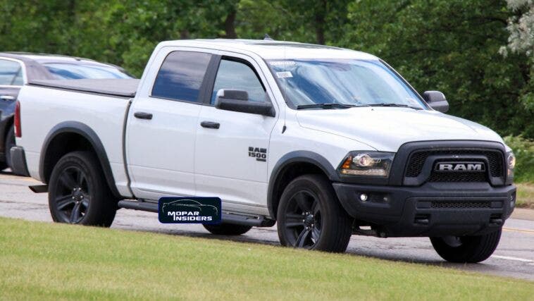 Ram 1500 Classic Warlock 2021 foto spia