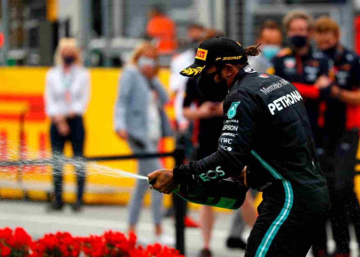 Gran Premio della Stiria Hamilton conduce la doppietta Mercedes ma è