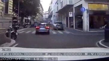 monopattino elettrico strisce pedonali