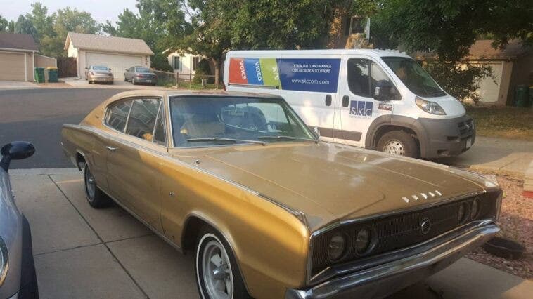 Dodge Charger 1967 oro