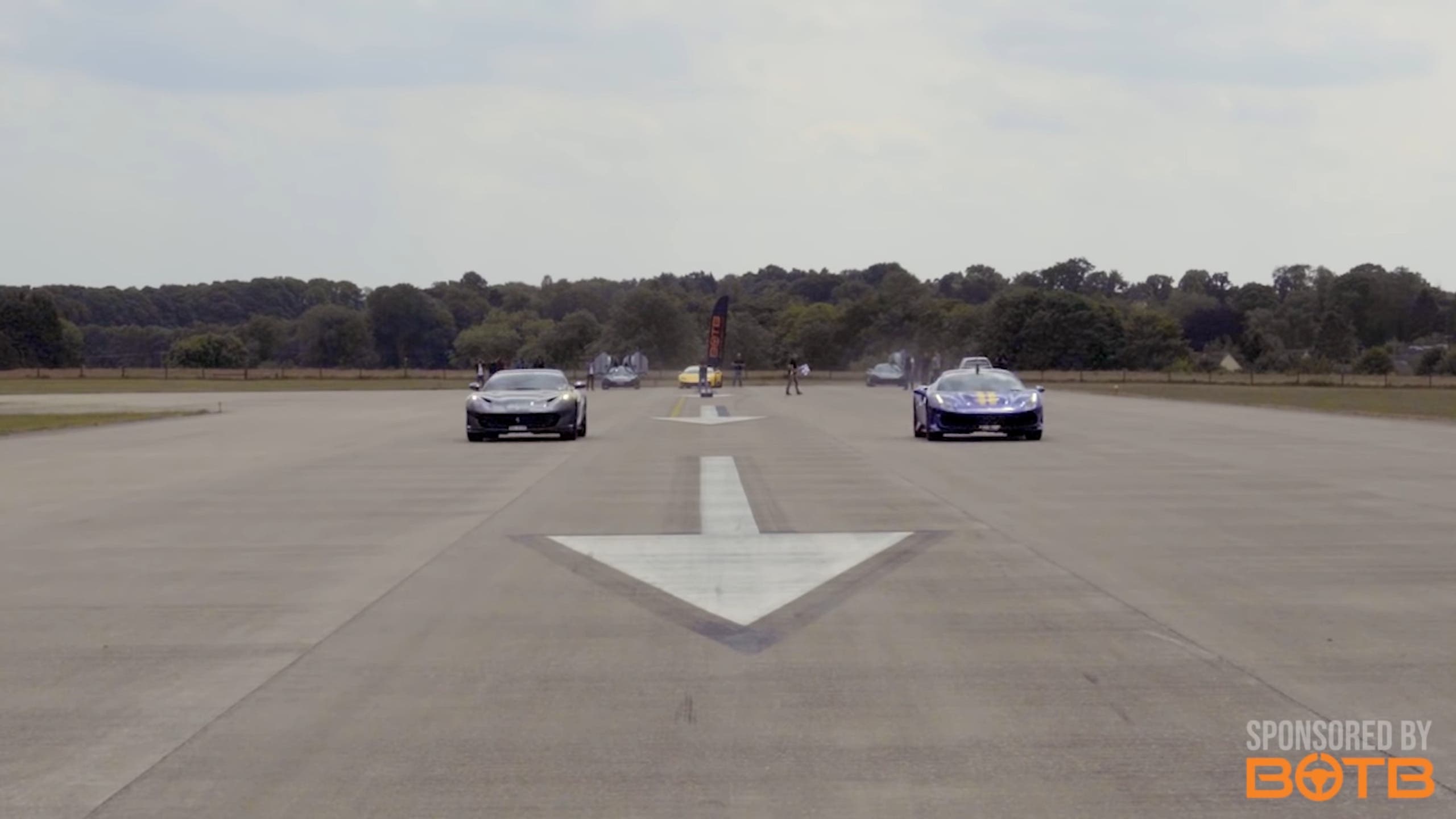 Ferrari 812 Superfast 488 Pista McLaren 720S Huracan drag race