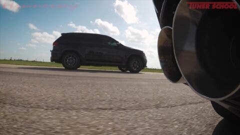 Jeep Grand Cherokee Trackhawk vs Corvette C8 drag race