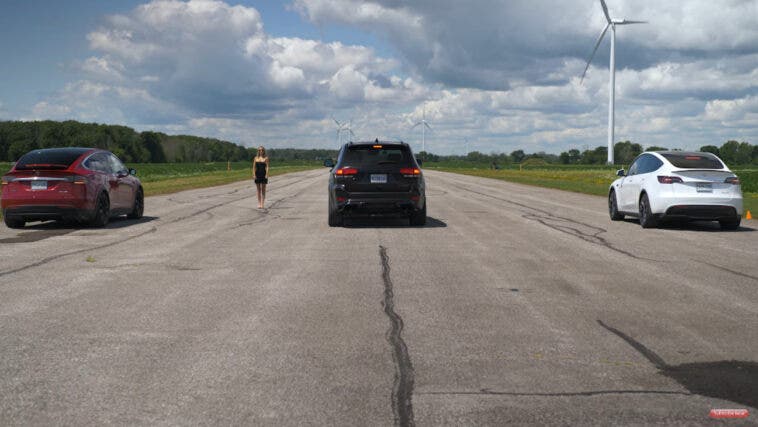 Jeep Grand Cherokee Trackhawk vs Tesla drag race