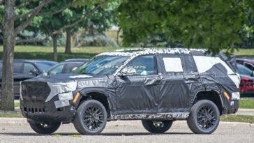 Jeep Grand Cherokee tre file foto spia