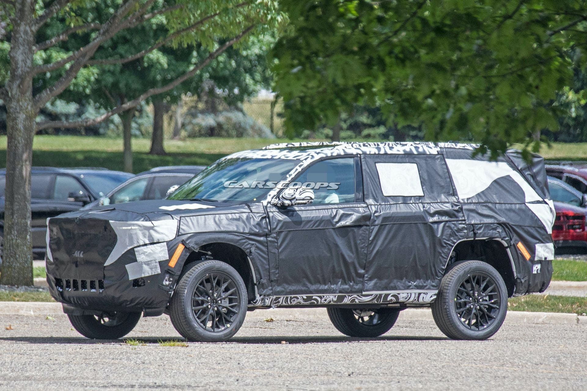 Jeep Grand Cherokee tre file foto spia
