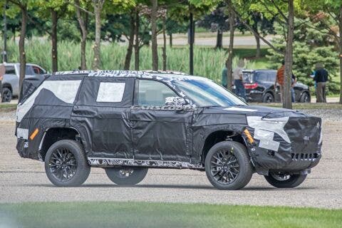 Jeep Grand Cherokee tre file foto spia