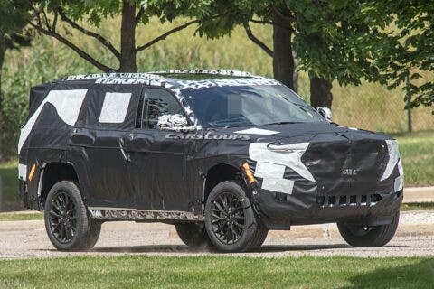 Jeep Grand Cherokee tre file foto spia