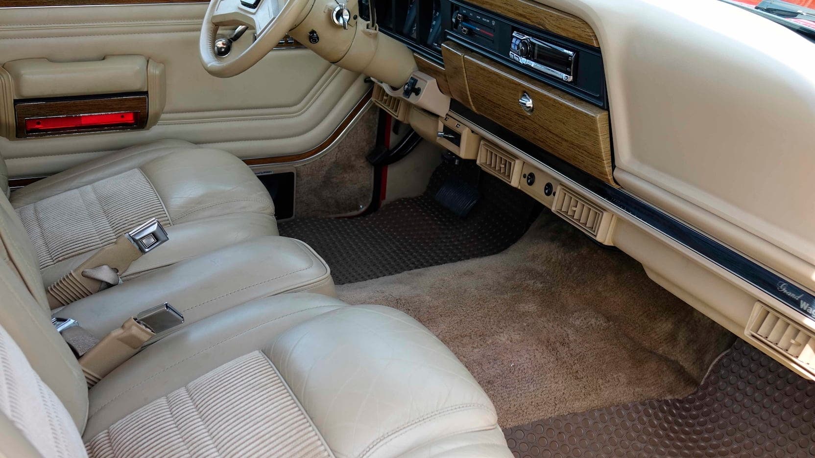 Jeep Grand Wagoneer Hellcat