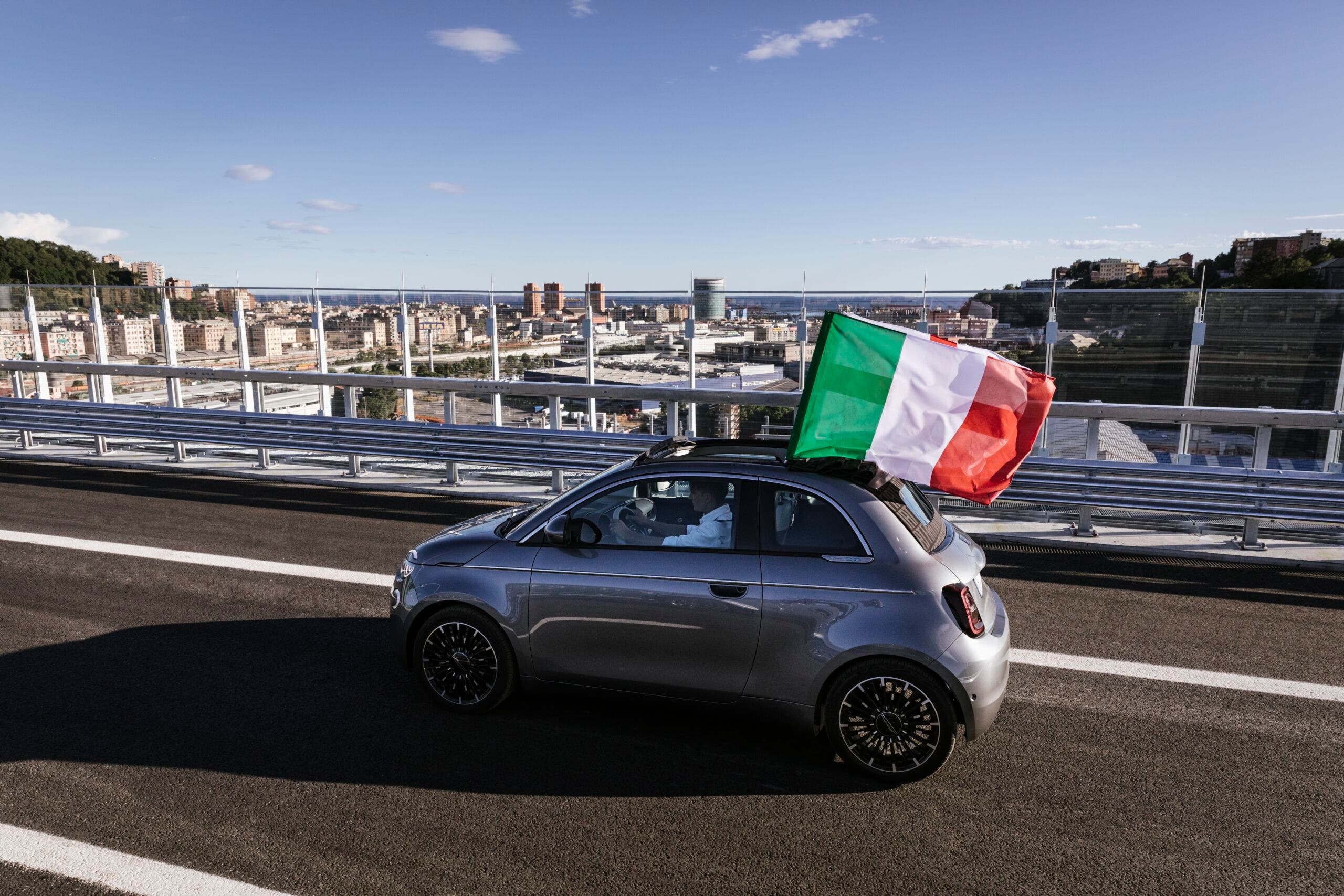 Nuova Fiat 500 Elettrica ponte San Giorgio Genova