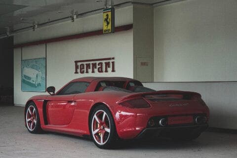 Porsche Carrera GT abbandonata