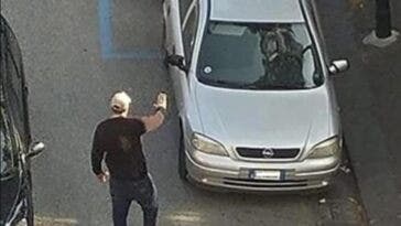 parcheggiatori abusivi