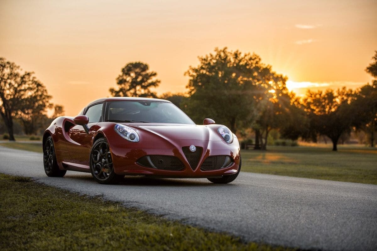 Ecco come un’Alfa Romeo 4C sfreccia a oltre 250 km/h di velocità sull’Autobahn ClubAlfa.it