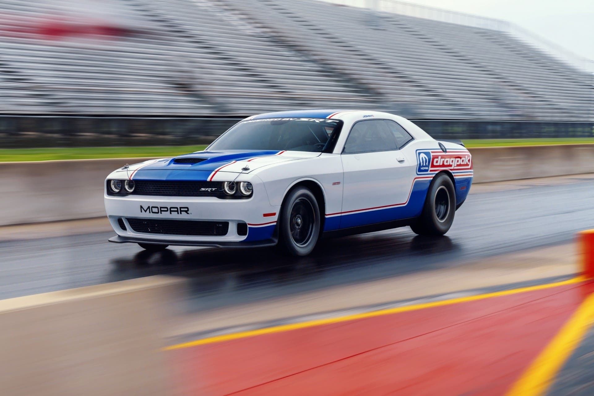 Dodge challenger drag