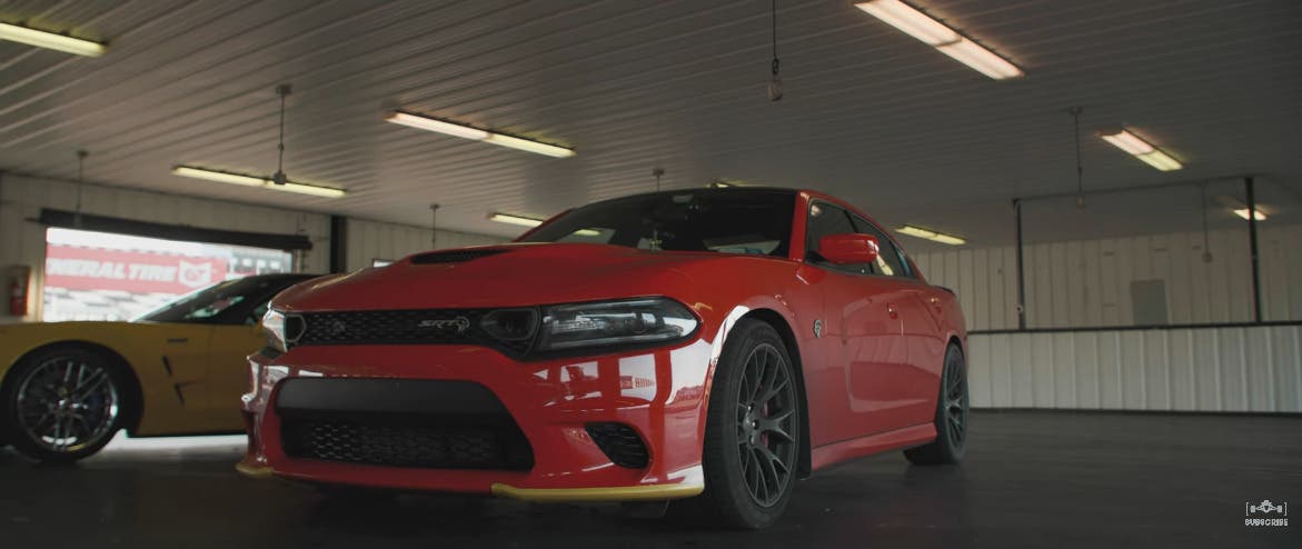 Dodge Charger SRT Hellcat vs Corvette C6 ZR1 drag race