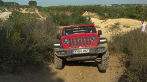 Jeep Wrangler vs Mercedes Classe G vs Land Rover Defender prova off-road