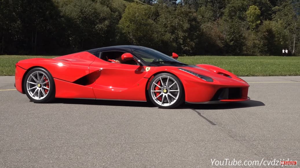 LaFerrari vs Ferrari 488 Pista Spider drag race