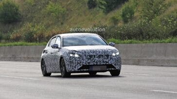 Nuova Peugeot 308 prime foto spia