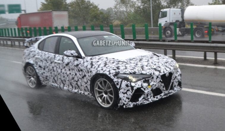 Alfa Romeo Giulia GTAm prototipo camuffato foto spia