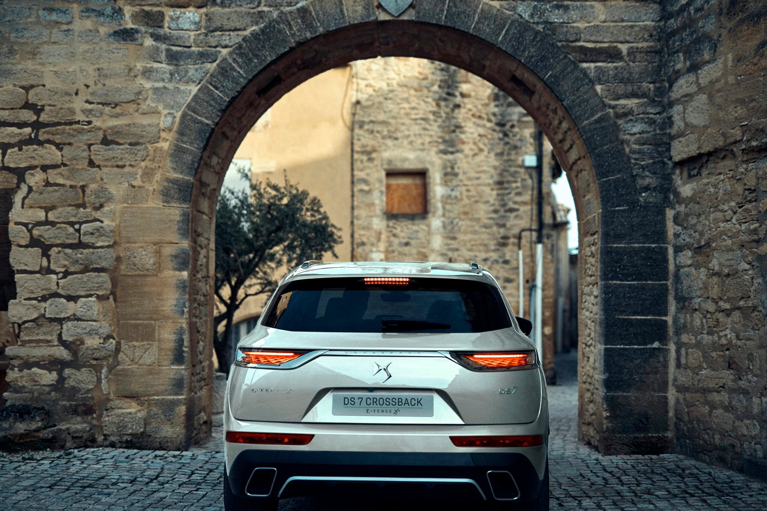 DS 7 Crossback E-Tense 4×4 300 Paris Fashion Week 2020