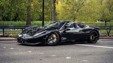 Ferrari 458 Spider incidente Londra
