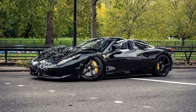 Ferrari 458 Spider incidente Londra