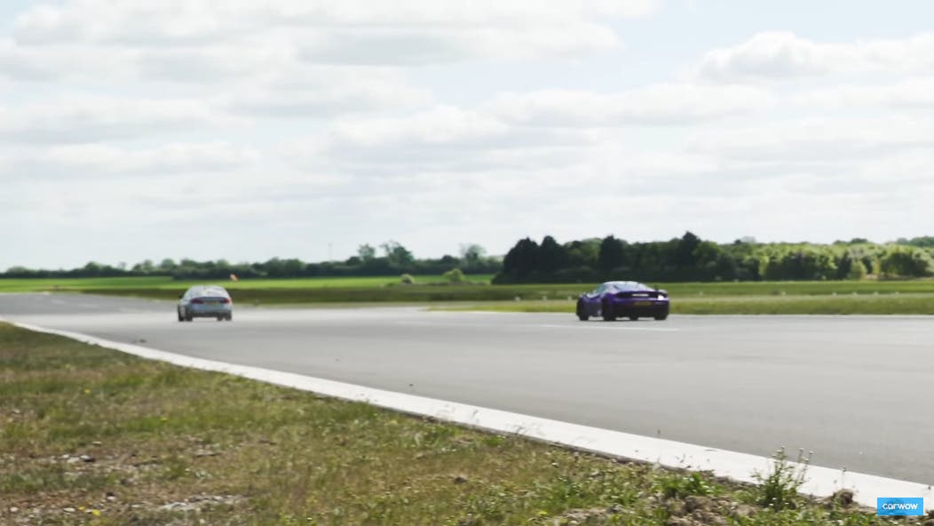 Ferrari 488 Pista vs BMW M5 modificata drag race