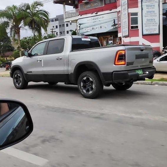 Ram 1500 Rebel foto spia Brasile
