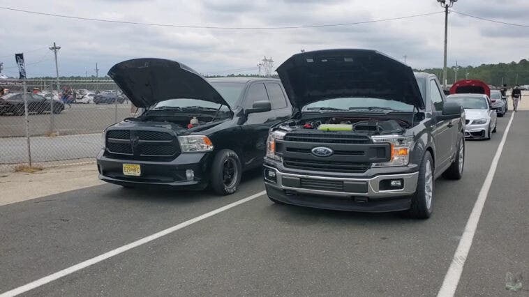 Ram 1500 modificato vs Ford F-150 2020 drag race