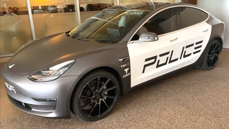 Tesla Model 3 polizia