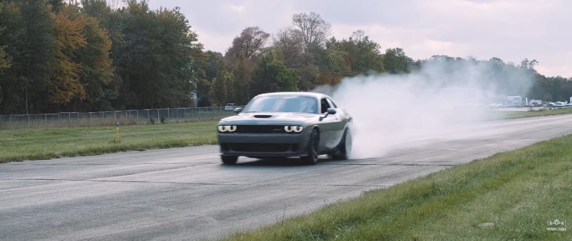 Dodge Challenger SRT Hellcat vs McLaren 570S Spider drag race