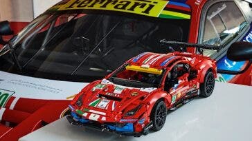 Ferrari 488 GTE AF Corse 51 LEGO Technic