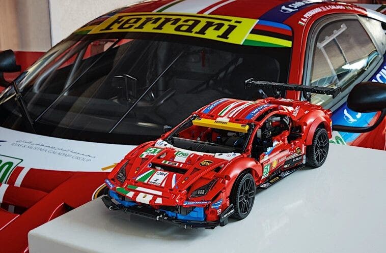 Ferrari 488 GTE AF Corse 51 LEGO Technic