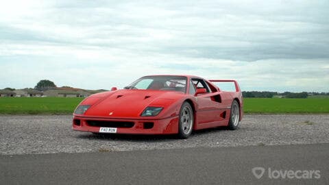 Ferrari F40 vs McLaren P1 drag race