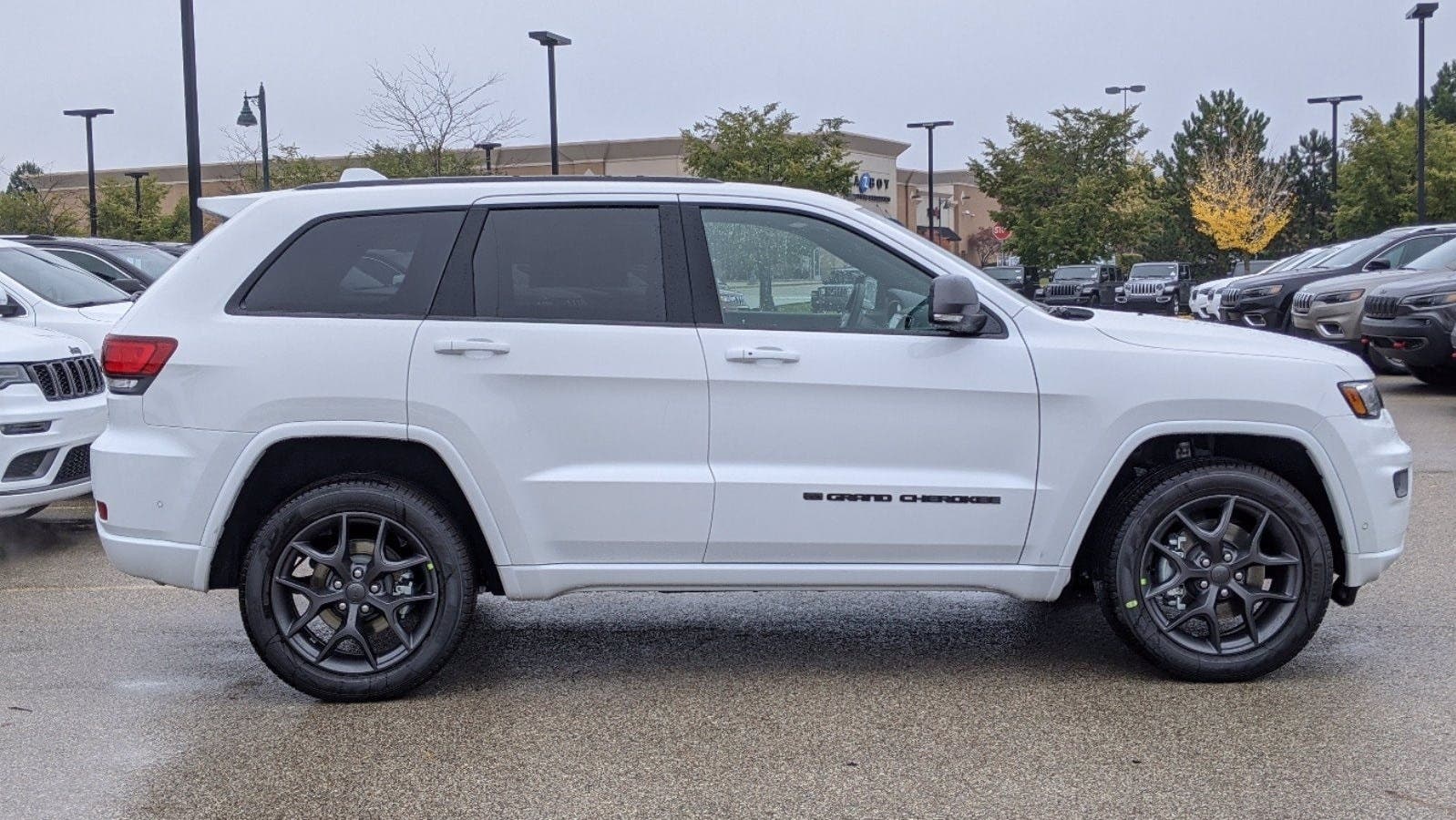 Jeep Grand Cherokee 80th Anniversary Edition inizia ad arrivare nelle 