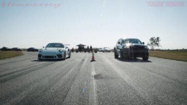 Jeep Grand Cherokee Trackhawk vs Porsche 911 GT3 RS drag race