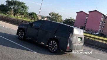 Nuovo SUV Jeep sette posti foto spia