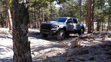 Ram 1500 TRX vs Ford F-150 Raptor: ecco un'altra sfida fra i due pick