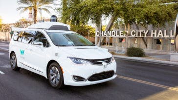 auto-a-guida-autonoma-in-california-senza-pilota-a-bordo